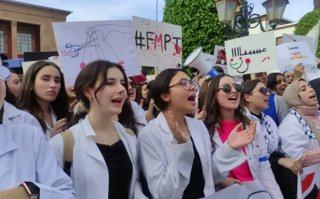 طلبة الطب والصيدلة يطالبون بفتح حوار عاجل