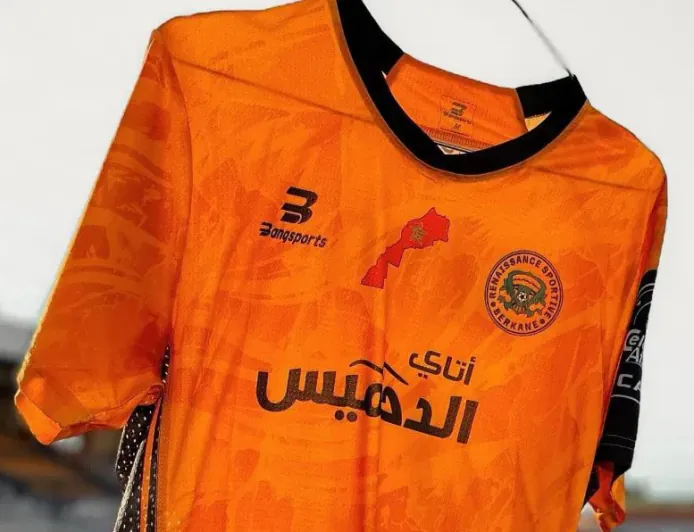 محكمة التحكيم الرياضي ترفض طلب اتحاد العاصمة الجزائري وتصادق على نتيجة المقابلتين ضد بركان بقميص يحمل خريطة المغرب