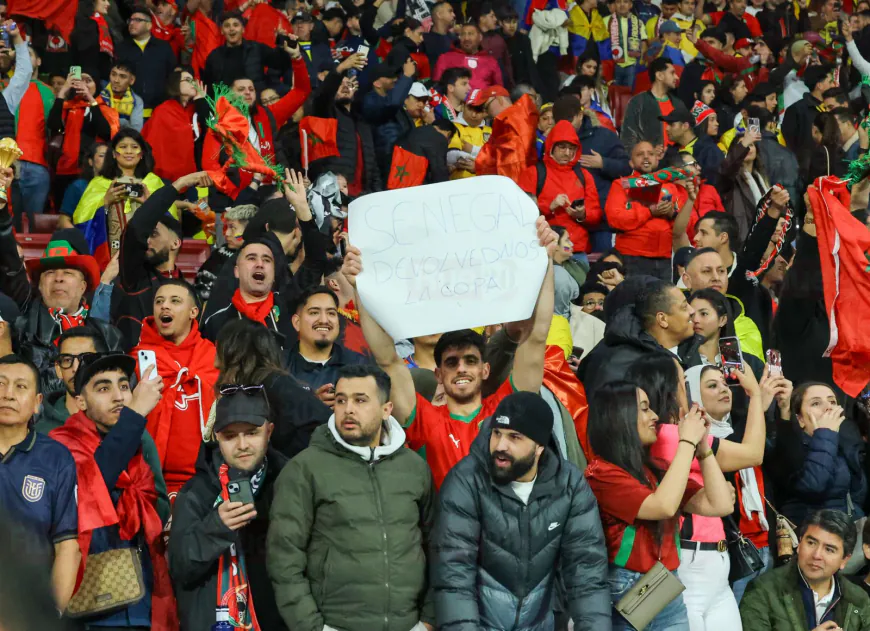 الجماهير المغربية تطالب السنغاليين بإرجاع الكأس خلال مباراة الإكوادور
