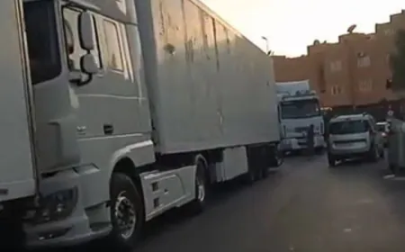 فوضى الشاحنات بـ "سوق السبت" بآيت ملول: تجار وساكنة يطالبون بتدخل عاجل