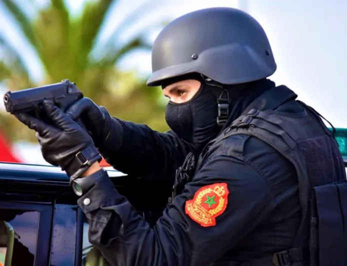 تدخل بطولي بأيت ملول.. شرطي يشهر سلاحه لوقف خطر محدق بطفل